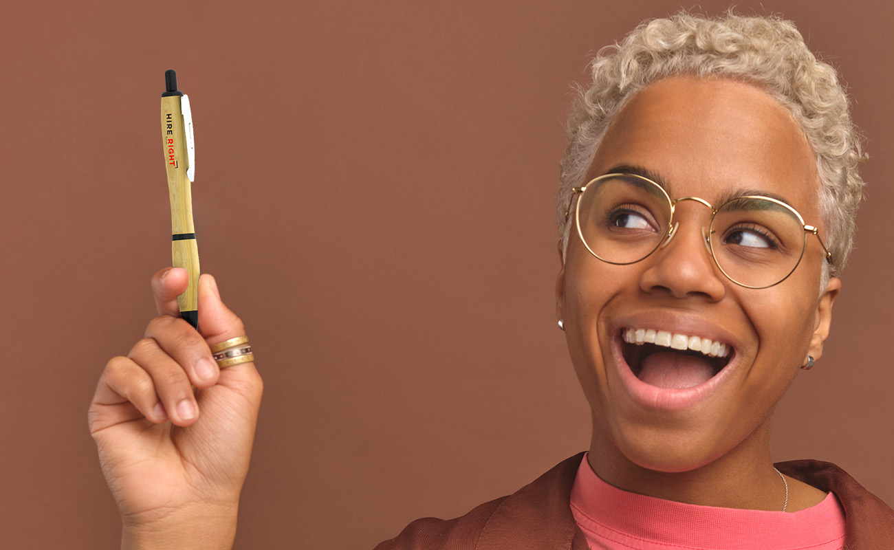 Contour - Stylos en bambou goodies personnalisés gallery thumbnail