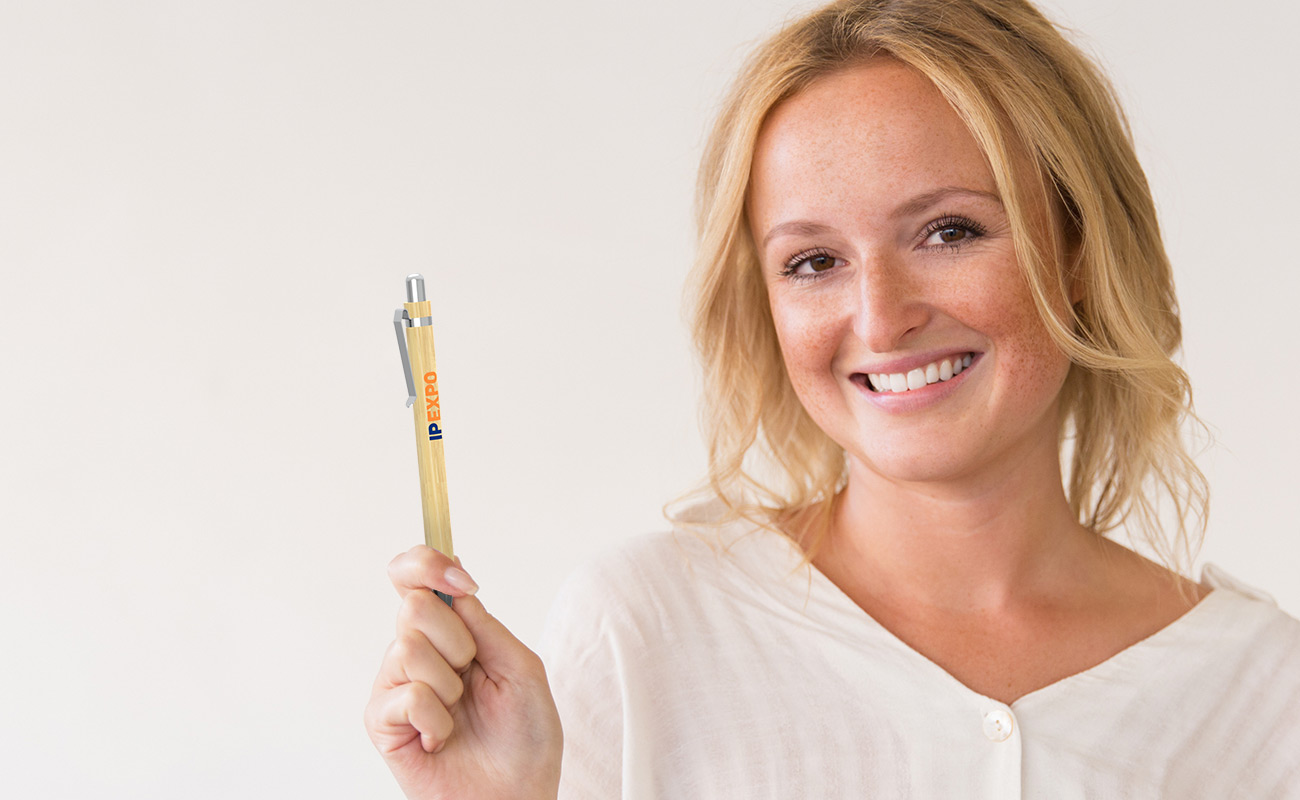 Essence - Stylos en bambou goodies personnalisés gallery thumbnail